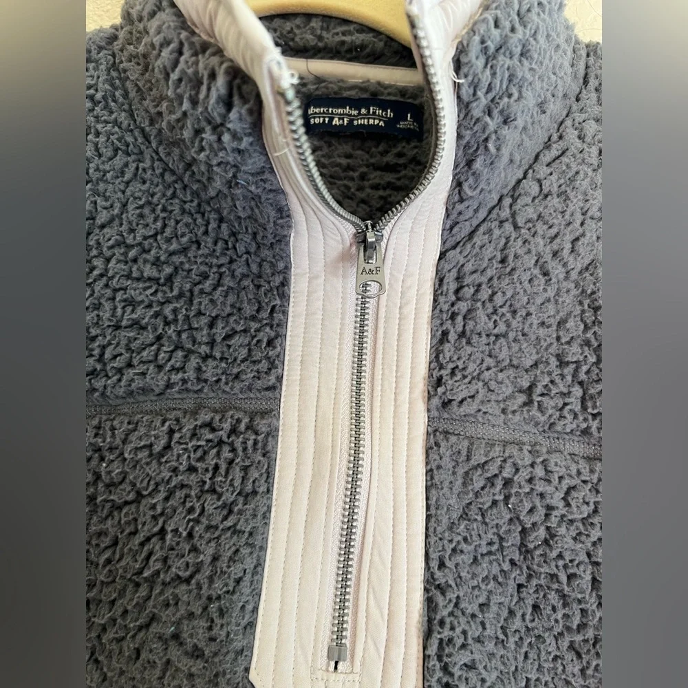 Abercrombie & Fitch Soft AF Sherpa Pullover - Picture 2 of 9